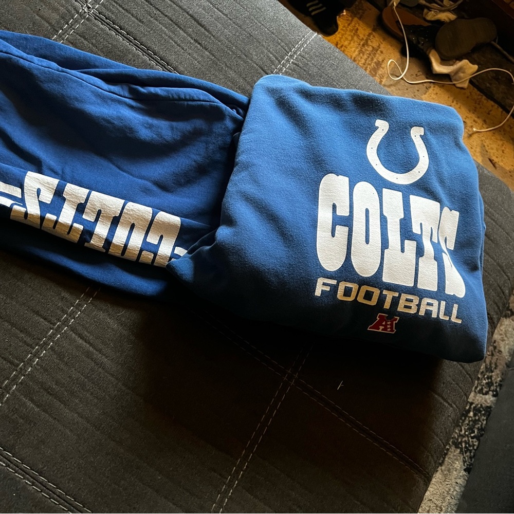 Matching Colts hoodie sweatpants set
